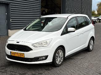 Voiture accidenté Ford Grand C-Max 1.5 TDCi 95 16V MPV  Diesel 1.499cc 70kW (95pk) FWD 2015- 2017/9