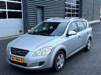 Unfallwagen Kia Cee d 1.4 16V Combi/o  Benzine 1.396cc 80kW (109pk) FWD 2009/7