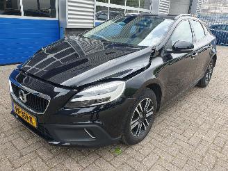 Voiture accidenté Volvo V-40 Cross Country 2.0 T3 Nordic+ 2017/6