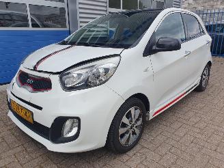Vaurioauto  passenger cars Kia Picanto 1.0 CVVT X-treme 2015/2
