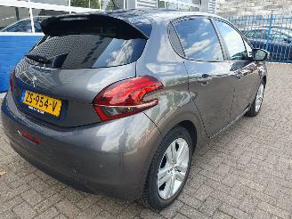 Peugeot 208 1.2 PureTech Signature picture 3