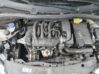 Peugeot 208 1.2 PureTech Signature picture 10