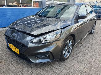 uszkodzony samochody osobowe Ford Focus 1.0 EcoBoost Hybrid ST Line Business 2020/10