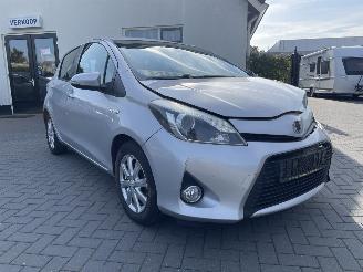 damaged passenger cars Toyota Yaris 1.5 Full Hybrid Aspiration toyota onderhouden prachtig!!! 2014/1