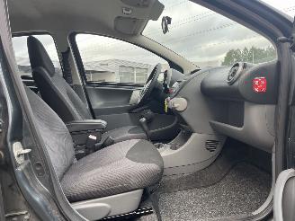 Toyota Aygo 1.0-12V + N.A.P NL AUTO PRACHTIG!!! picture 6