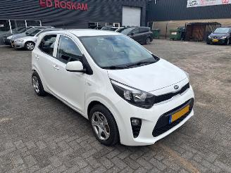Damaged car Kia Picanto 1.0 5-drs Plusline airco 2019/6