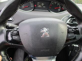 Peugeot 308 1.6 BLUEHDI EXECUTIVE PACK picture 12