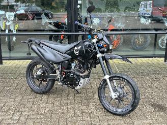 krockskadad bil auto Kreidler Golf Supermoto 125 2010/10