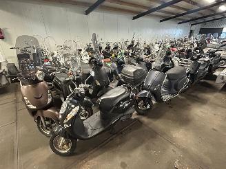skadebil bromfiets Sym  Partij 20 scooters 2020/1