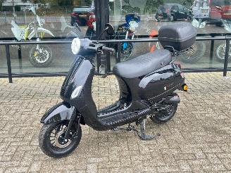 krockskadad bil bromfiets Senzo  Rivalux 2024/6