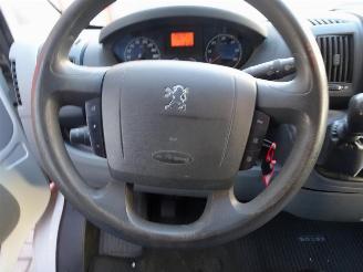 Peugeot Boxer 330 2.2 HDI L2H1 airco 3 zits picture 19