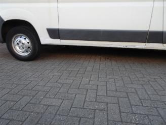Peugeot Boxer 330 2.2 HDI L2H1 airco 3 zits picture 14