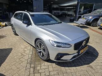 Voiture accidenté Volvo V-90 2.0 B4 R-Design Motor Problem 2021/6