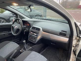 Fiat Punto 1.2 Pop  AIRCO Hatchback 3-dr. picture 18