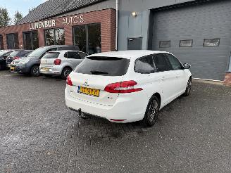 Damaged car Peugeot 308 1.2 PureTech Blue Lease 2015/9