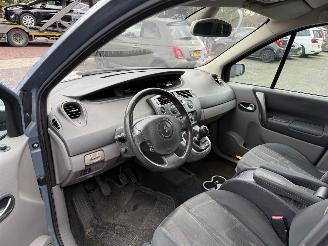 Renault Scenic 2.0-16V Expression Comfort picture 13