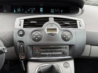 Renault Scenic 2.0-16V Expression Comfort picture 16