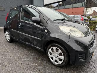 Peugeot 107 1.0-12V Urban Move AIRCO Hatchback 5-dr. picture 26