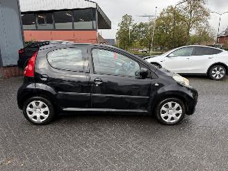 Peugeot 107 1.0-12V Urban Move AIRCO Hatchback 5-dr. picture 5