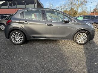 Peugeot 208 1.2 PureTech Allure (Hatchback 5-dr.) picture 7
