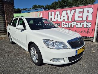 krockskadad bil auto Skoda Octavia 1.6 tdi greentech ambition business line 2011/11