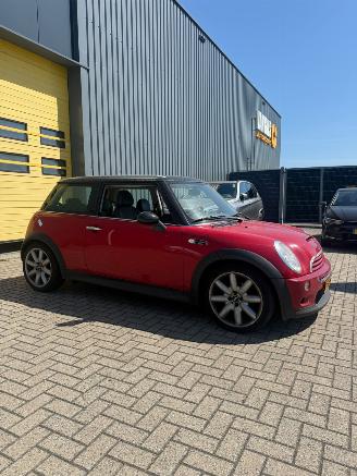 skadebil auto Mini Mini 1.6 16V Cooper S Benzine 1.598cc (163pk) 2002/10
