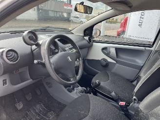 Peugeot 107 1.0-12V XS picture 13