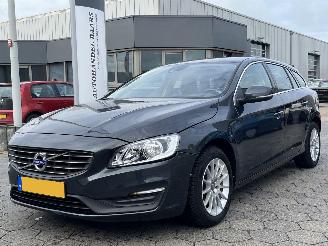 Coche accidentado Volvo V-60 1.6 T3 Momentum 2015/6