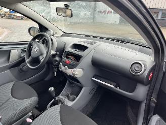 Toyota Aygo 1.0-12V + picture 11