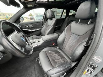 BMW 3-serie Touring 330e xDrive picture 16
