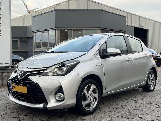 Unfallwagen Toyota Yaris 1.5 Hybrid Trend Bi-Tone 2016/1