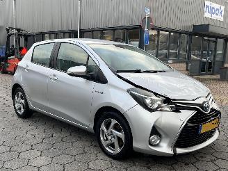 Toyota Yaris 1.5 Hybrid Trend Bi-Tone picture 3