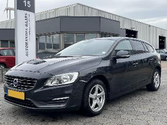 krockskadad bil auto Volvo V-60 1.6 D2 Kinetic 2015/3