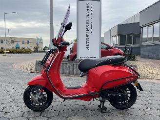 damaged scooters Vespa  Sprint 2015/6