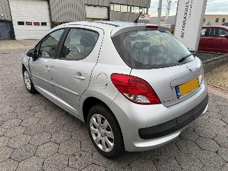 Peugeot 207 1.4 VTi Urban Move picture 7