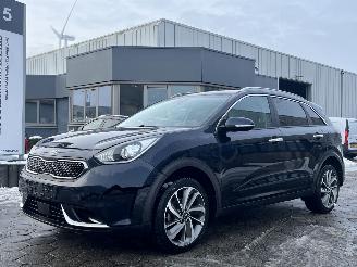 damaged passenger cars Kia Niro 1.6 GDi Hybrid ExecutiveLine 2017/1