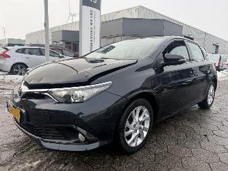 krockskadad bil auto Toyota Auris 1.2T Aspiration 2015/6