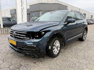krockskadad bil auto Volkswagen Tiguan 1.5 TSI R-Line Business 2023/8