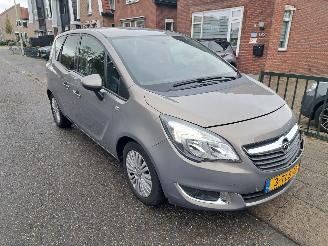 damaged passenger cars Opel Meriva 1.4T cosmo automaat 2014/3