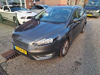Vaurioauto  passenger cars Ford Focus 10.i titanium 2017/7