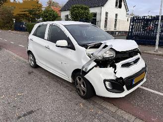 damaged passenger cars Kia Picanto 1.0-12V 2012/11