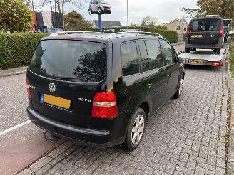 Volkswagen Touran 2.0 FSi picture 3