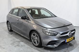 krockskadad bil auto Mercedes B-klasse 180 AMG Line 2023/1