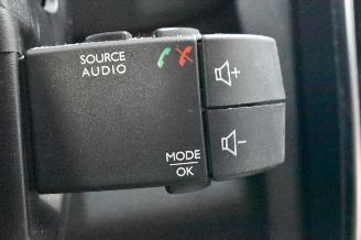 Renault Clio 0.9 TCe Limited picture 24