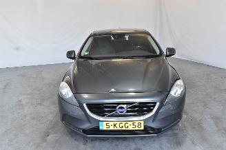 Volvo V-40 1.6 D2 Momentum picture 2
