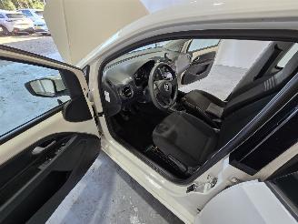 Volkswagen Up! 1.0 BMT move up! picture 10