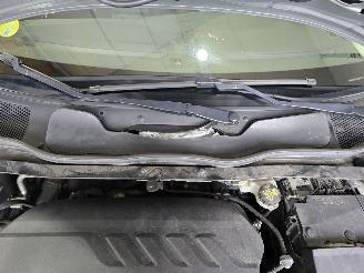 Volvo V-40 1.6 D2 R-Design picture 13