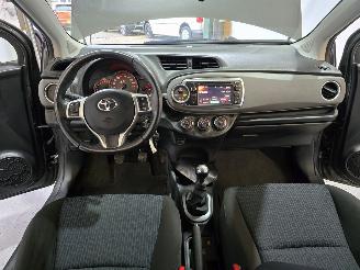 Toyota Yaris 1.3 VVT-i Aspiration picture 23