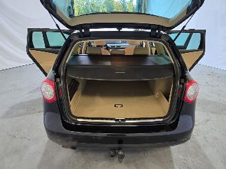 Volkswagen Passat 2.0 FSI Highline Business picture 17