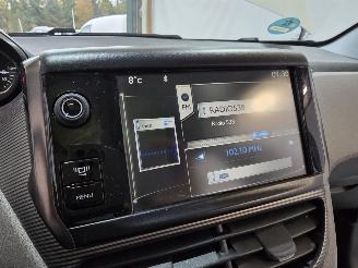 Peugeot 2008 1.6 VTi Féline picture 26